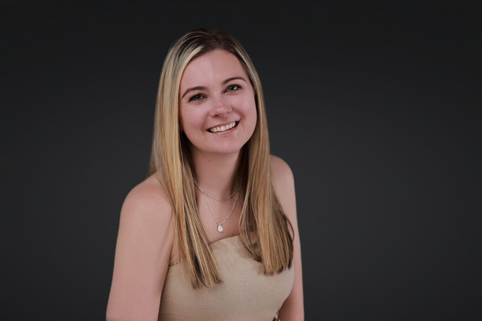 courtney-deoraj-alimond-photography-leesburg-va-headshot-studio